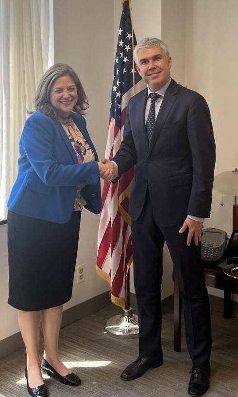  Владимир Малинов беседва и със заместник-секретаря в Държавния департамент на Съединените американски щати Кимбърли Харингтън. 